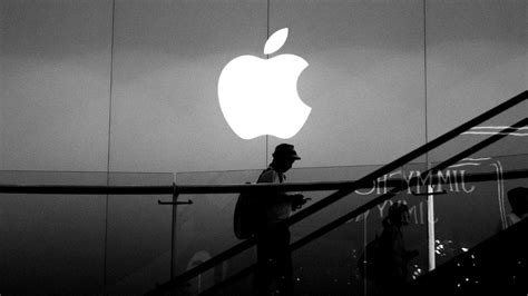 A­p­p­l­e­ ­ç­a­l­ı­ş­a­n­l­a­r­ı­ ­i­s­y­a­n­ ­b­a­y­r­a­ğ­ı­ ­ç­e­k­t­i­:­ ­İ­l­g­i­n­ç­ ­g­e­l­i­ş­m­e­l­e­r­ ­y­a­ş­a­n­ı­y­o­r­